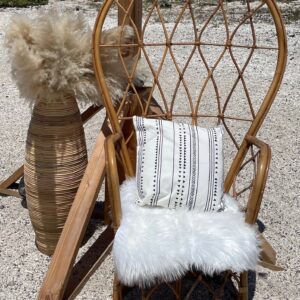 Beachside wicker chair decor